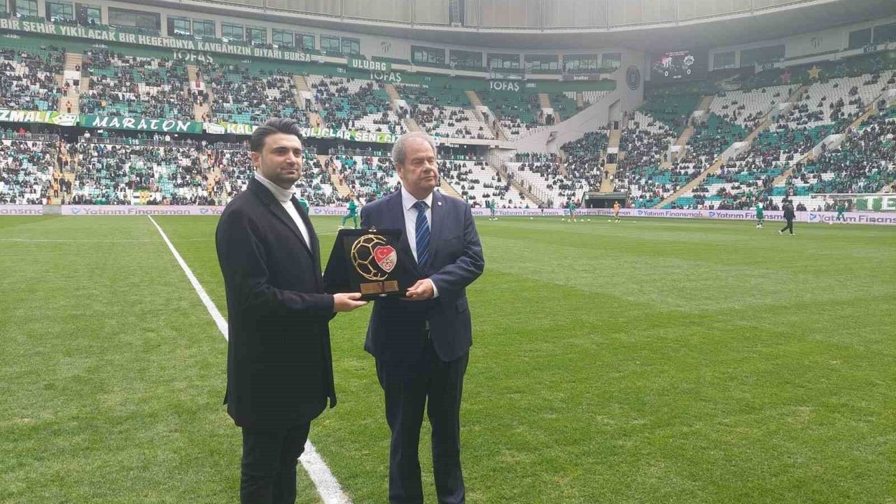 Fenerbahçe, Bursaspor ve Fatih Tekke'ye fair play ödülleri takdim edildi