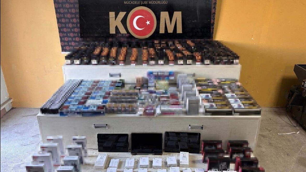 Büyük Kaçakçılık Operasyonu: Binlerce Kaçak Ürün Ele Geçirildi
