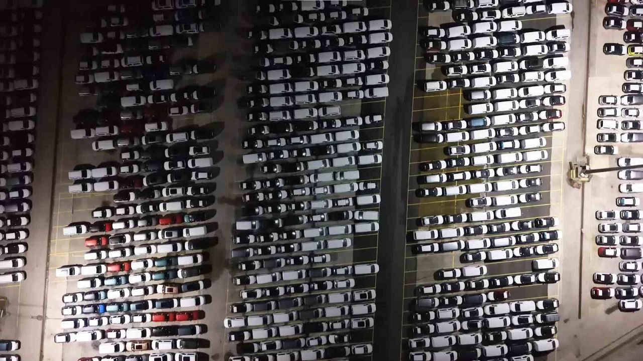 Yeni Model SUV ve Elektrikli Araçlar Haydarpaşa Limanı’na Geldi