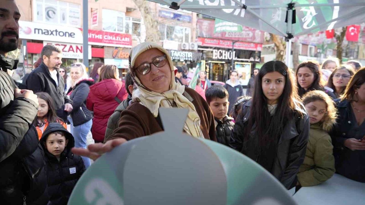 Kocaelispor'dan Kadınlar Günü'nde hediye çarkı etkinliği