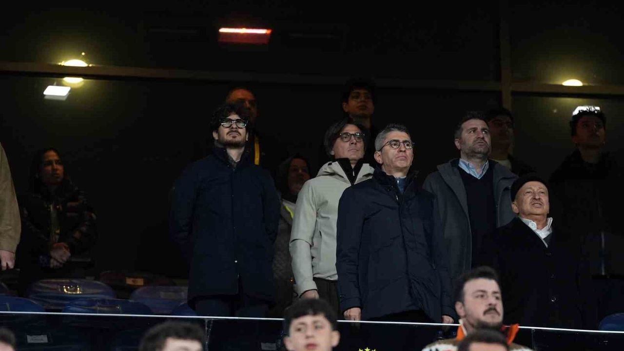 Montella, Fenerbahçe – Gaziantep FK Maçını Tribünden Takip Etti