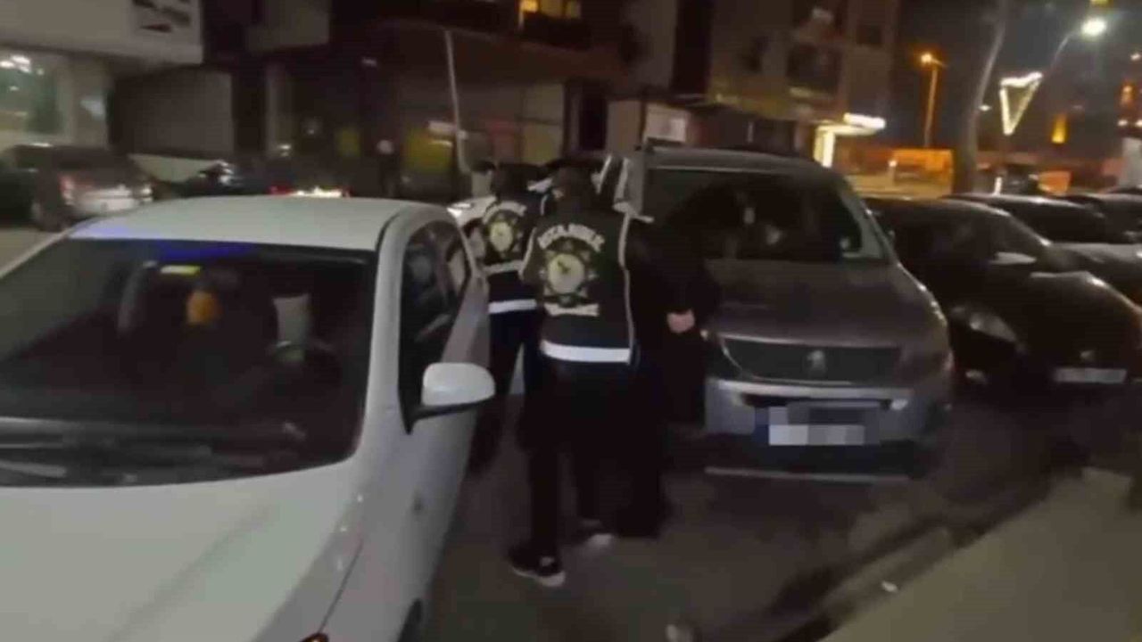 Pendik'te silah ticareti yapan 2 şüpheli gözaltına alındı