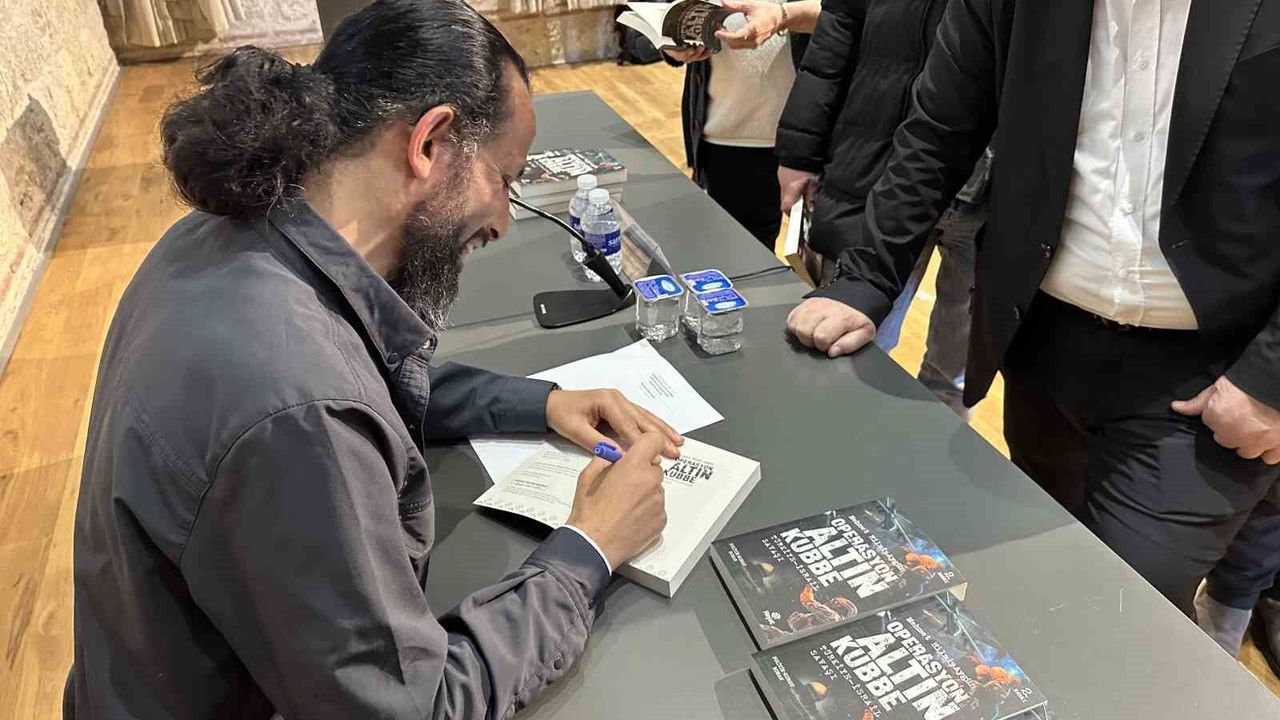 Politik kurgu romanı 'Operasyon Altın Kubbe' tanıtıldı
