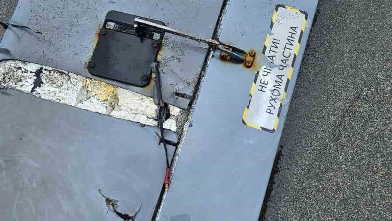 Sakarya'da sahile dron parçası vurdu