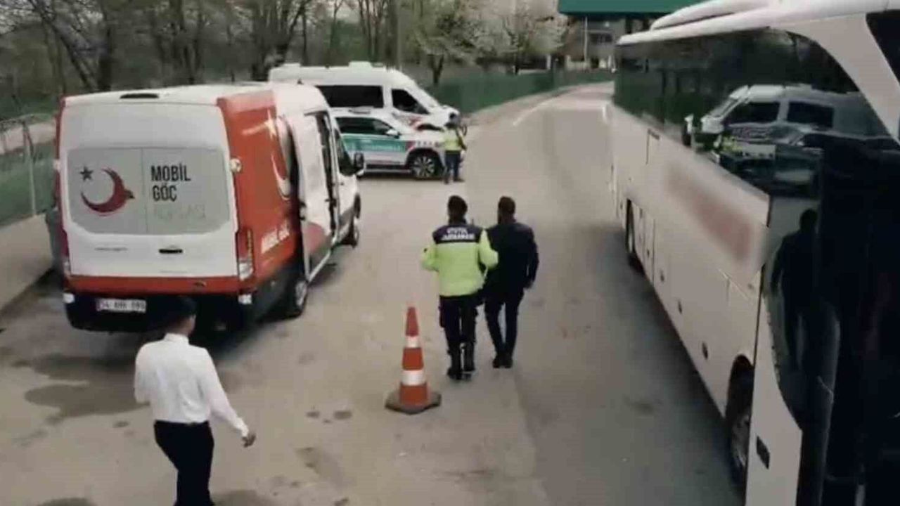 Sakarya'da Yasa Dışı Göçmen Operasyonu: 70 Yabancı Uyruklu Şahıs Yakalandı