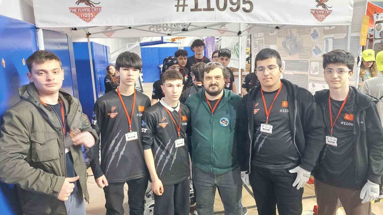 Teknoloji ve Yarış Bir Arada: Gebze Robotik Takımları FRC’de Turknet Desteğiyle