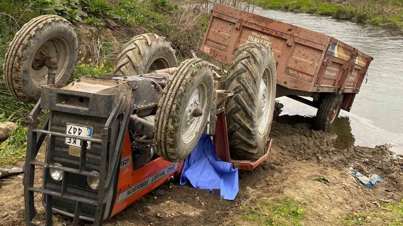 Toprak yolda devrilen traktörün altında kalan sürücü hayatını kaybetti