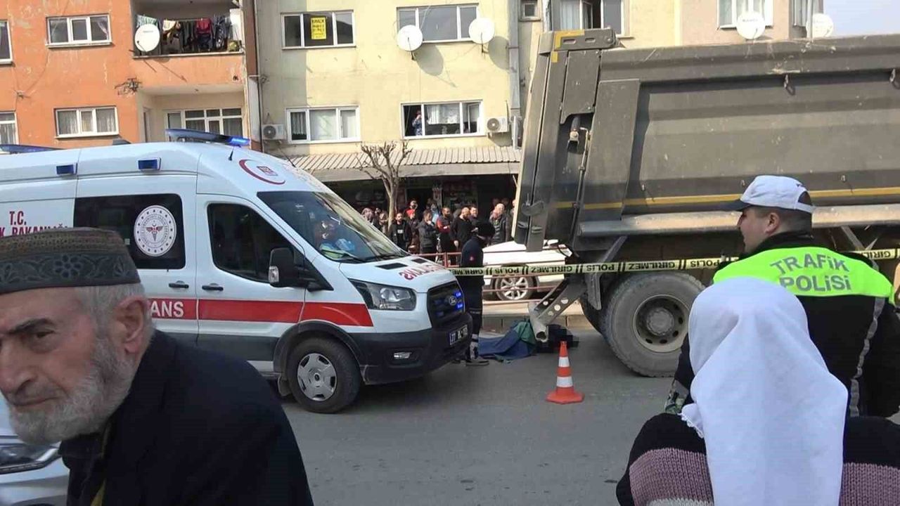 Yalova'da Hafriyat Kamyonu, Yolun Karşısına Geçmeye Çalışan Yaşlı Adama Çarptı: 1 Ölü