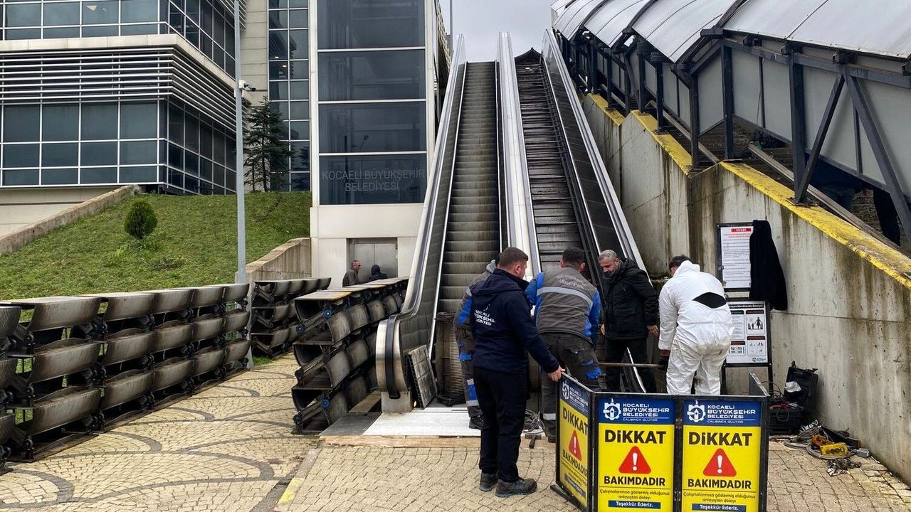 Kocaeli Üniversitesi’nde Yürüyen Merdivenler Yenilendi
