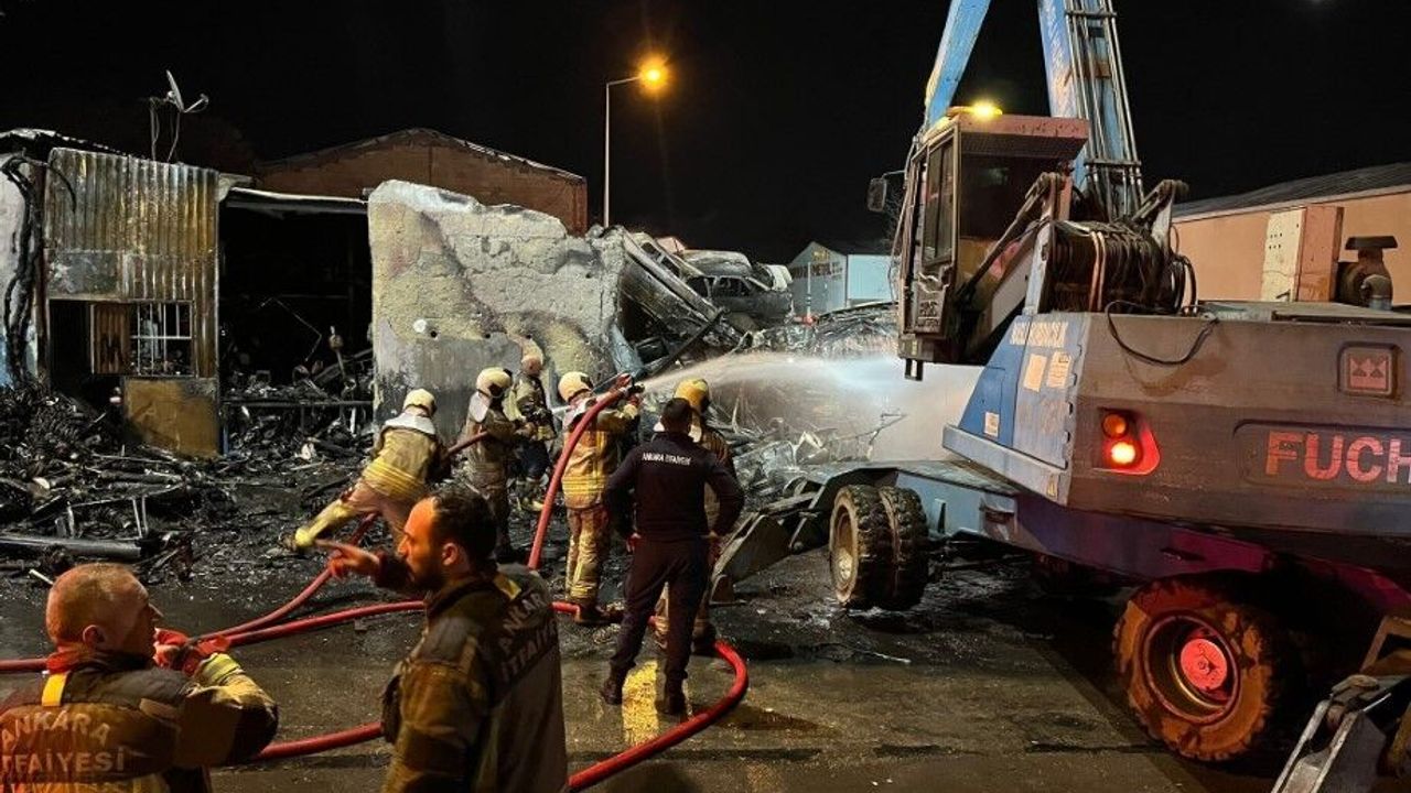 Ankara Hurdacılar Sitesinde Yangın Paniği: Yaklaşık 100 Hurda Araç Yandı