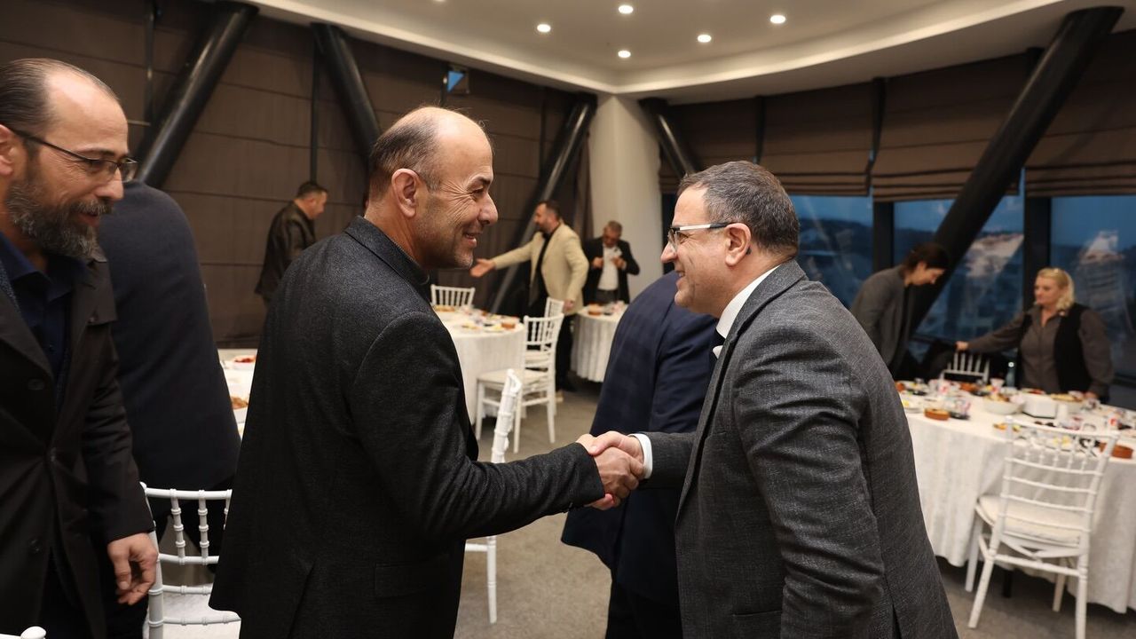 Derince Belediye Meclisi İftar Sofrasında Bir Araya Geldi