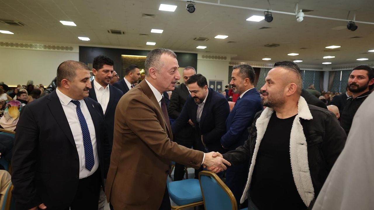 Başkan Büyükakın pazarcı esnafıyla iftarda buluştu