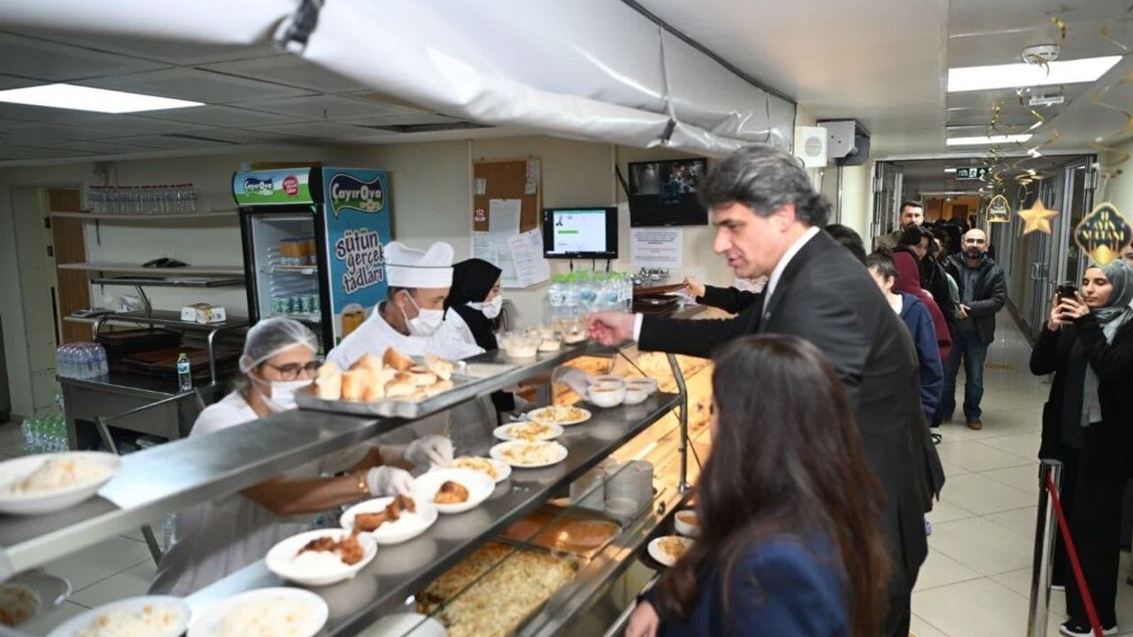 Başkan Kocaman, İftar Sofrasında Öğrencilerle Bir Araya Geldi