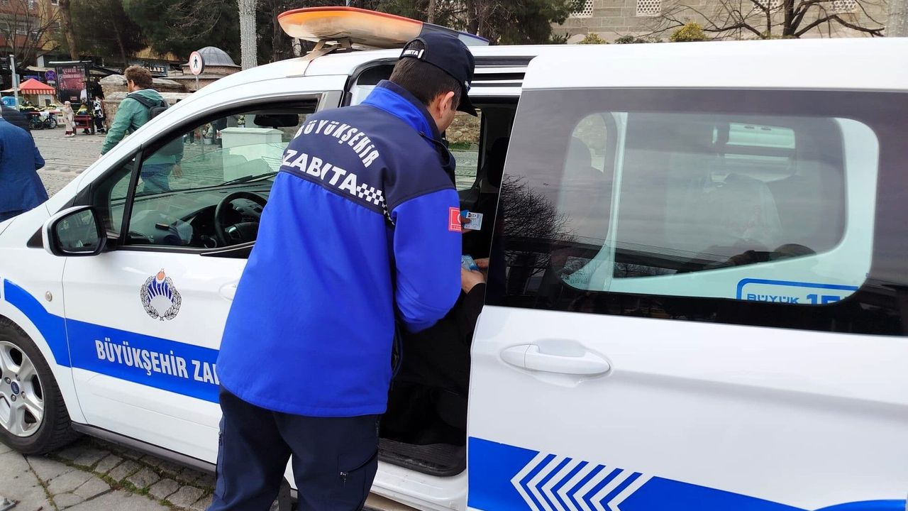 Yaşlı Çiftin Yardımına Büyükşehir Zabıtası Hızla Yetişti