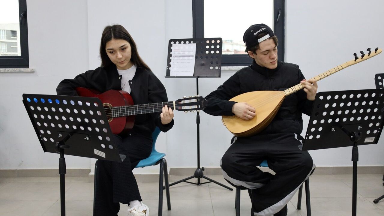 Bu Merkezde Gençlerin Yeni Yol Haritası Çiziliyor