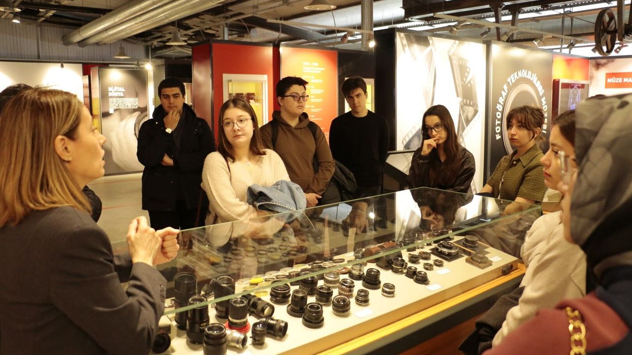 Büyükşehir ile Müze Deneyimi: Fotoğraf Teknolojileri Tarihinde İz Bırakan Eğitim