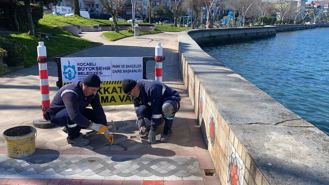 Gölcük Değirmendere Sahili Yeni Yüzüne Kavuşuyor: Büyükşehir Ekipleri Sahada