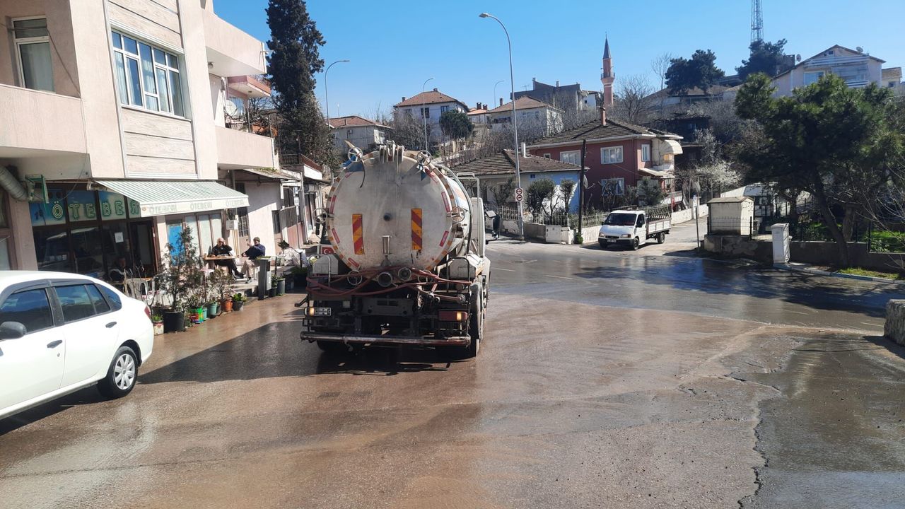 Dilovası’nda Sokaklar Her Gün Yıkanıyor, Pazar Yerleri Dezenfekte Ediliyor