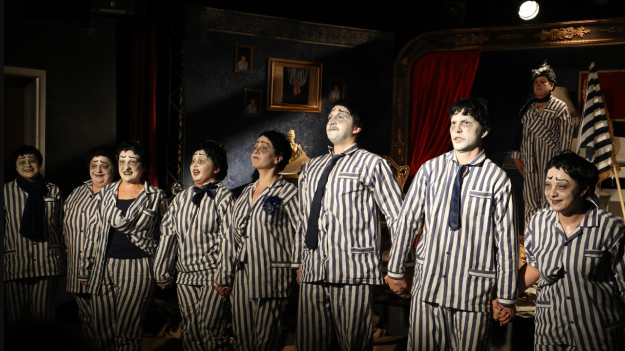 İzmit’in Yeni Sanat Sahnesi “Bir Delinin Hatıra Defteri” ile Açıldı