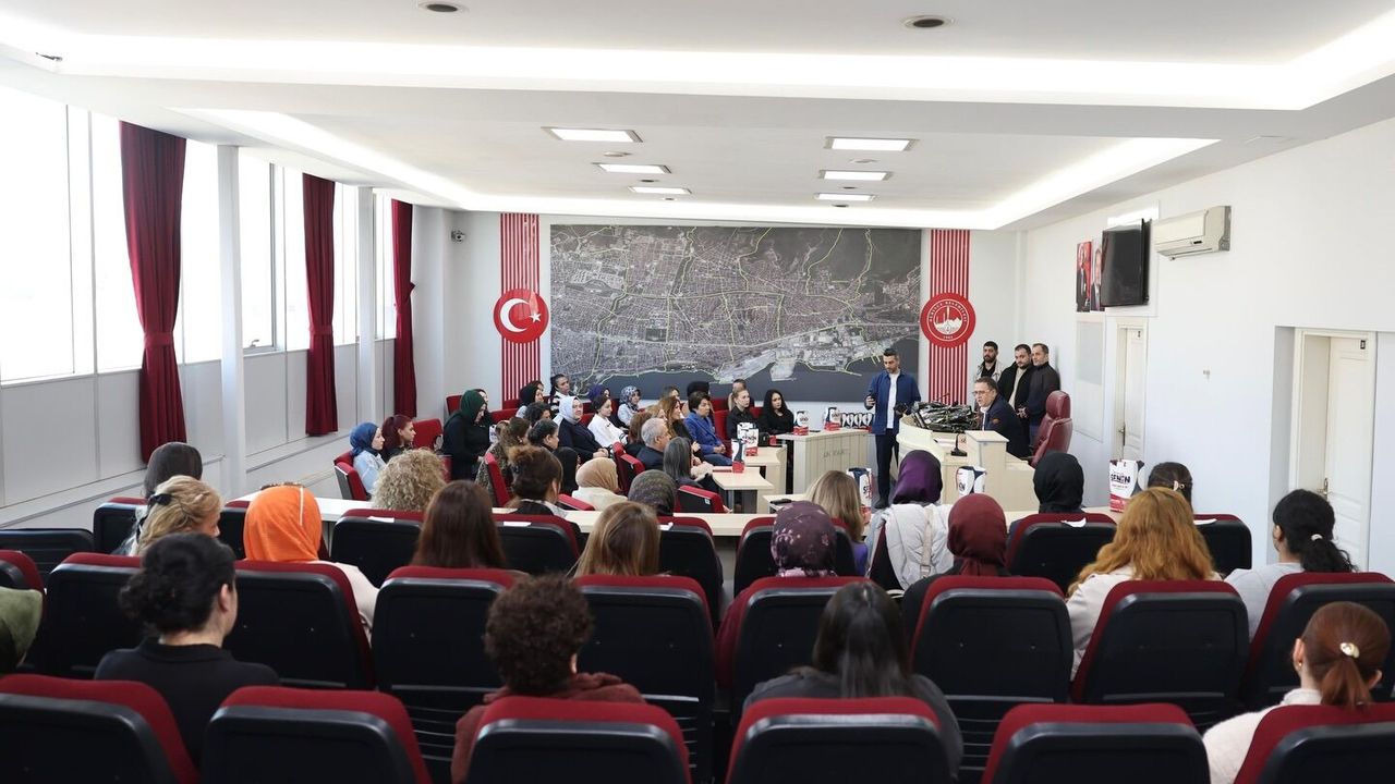 Derince Belediyesi’nde 8 Mart Dünya Emekçi Kadınlar Günü Kutlaması