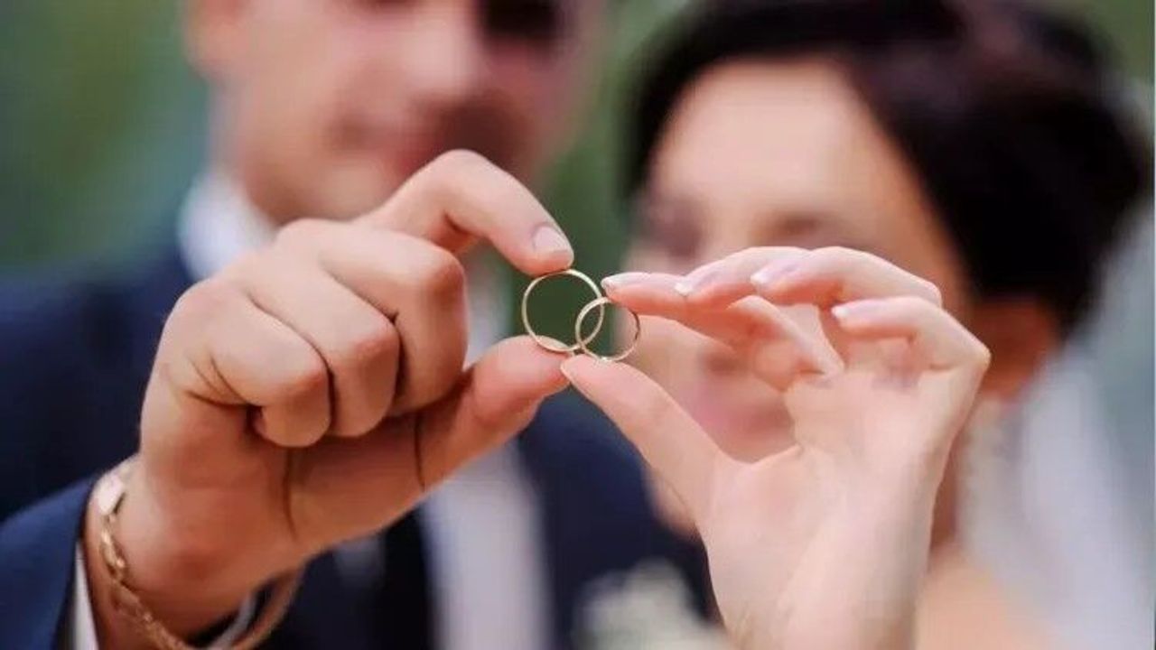 Faizsiz Evlilik Kredisi Başvuruları Başladı: Kimler 250 Bin TL Alabilir?