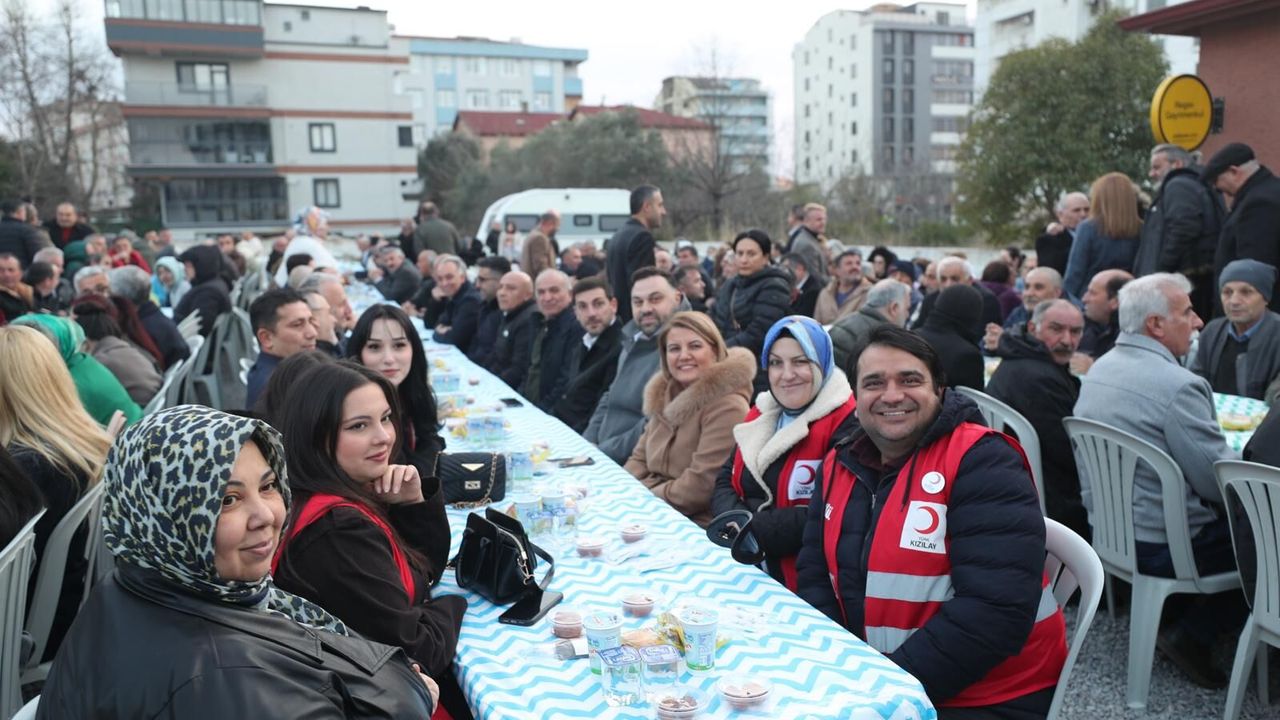 Fatma Başkan Gebzeli Vatandaşlarla İftar Sofrasında Buluştu