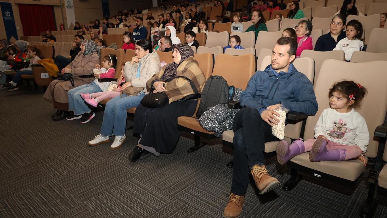 Büyükşehir Etkinliği Gebze’de Fark Yarattı: Çocuklar Ara Tatilde Hem Eğlendi Hem Öğrendi