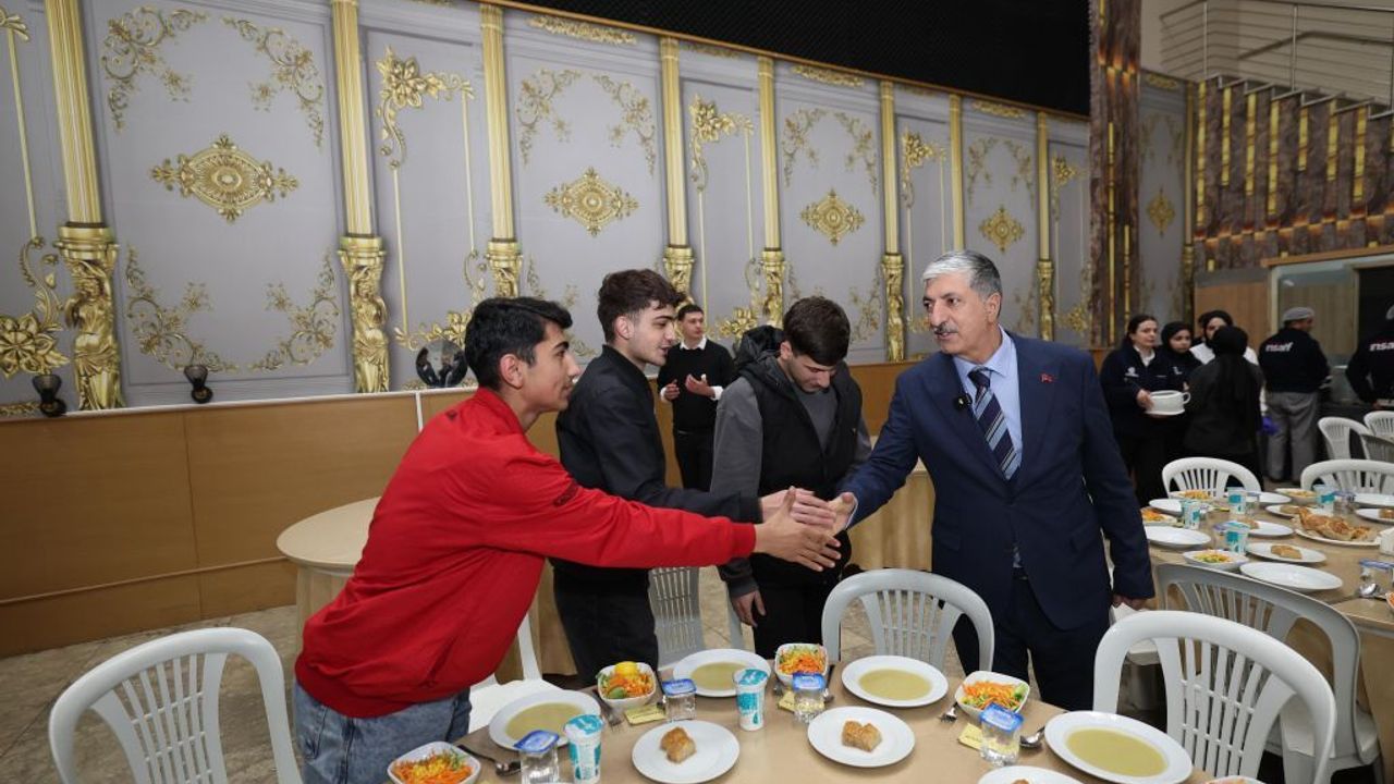 Gençler Aynı Sofrada Buluştu: Dilovası’nda Birlik ve Kardeşlik İftarı