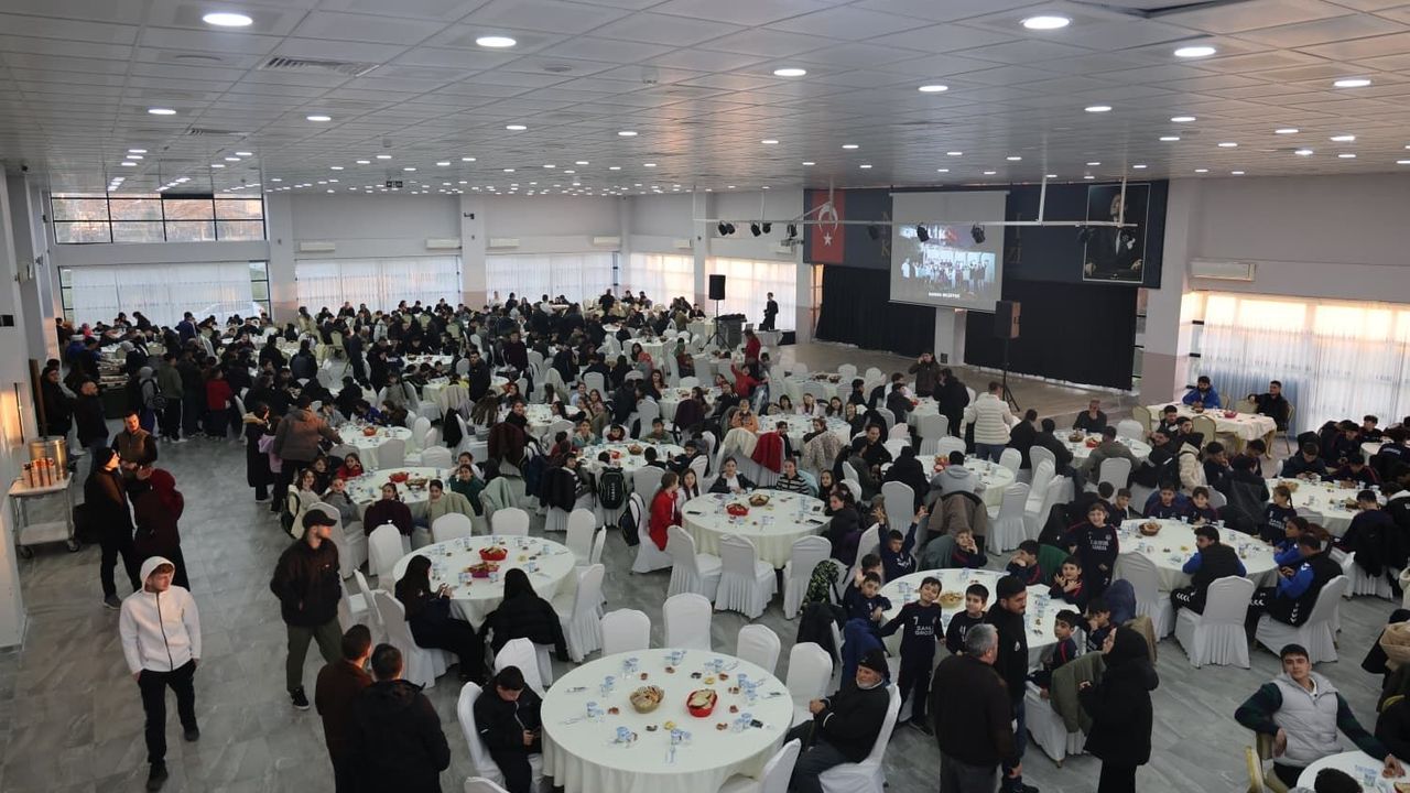 Kandıra’da Yüzlerce Genç Gönül Sofrasında Buluştu