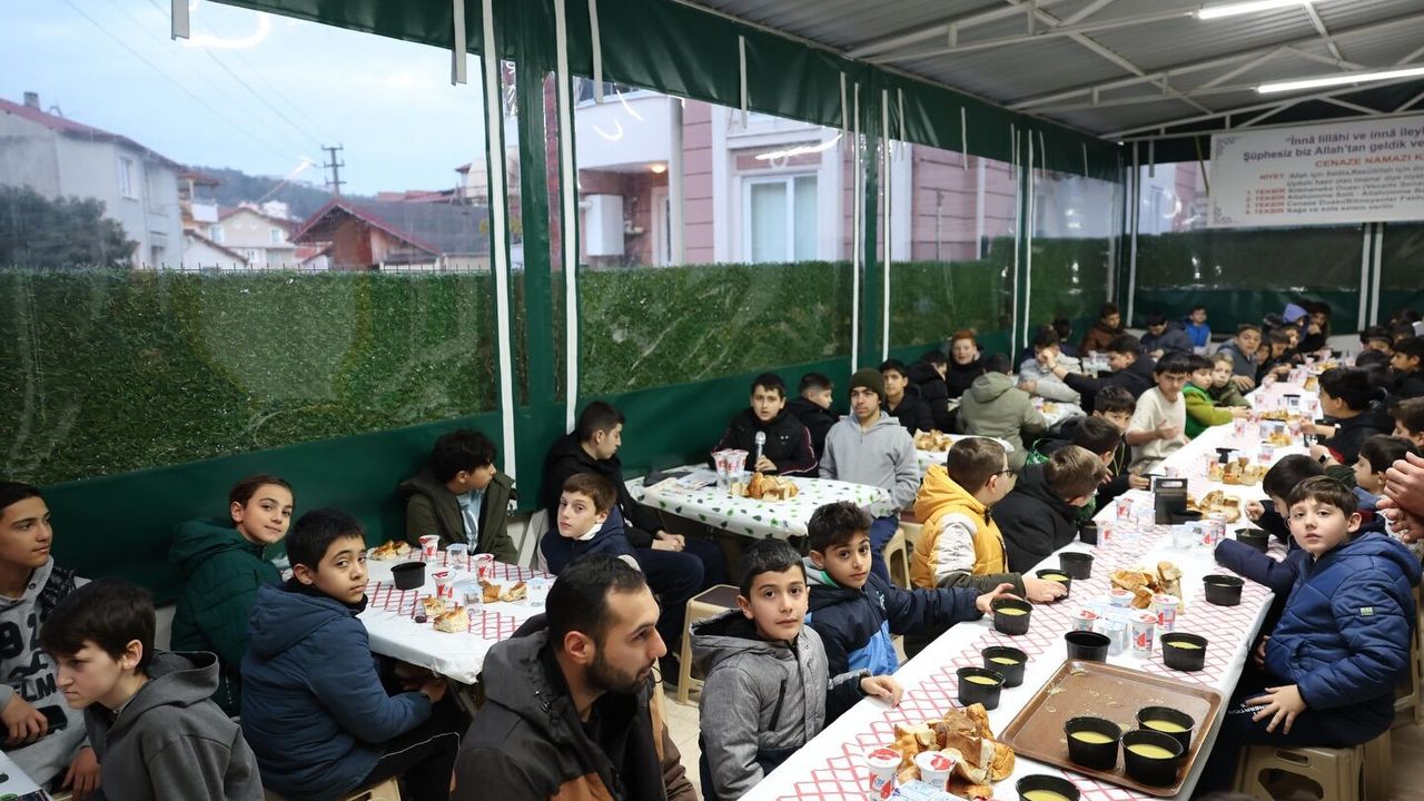 Derince’de Ramazan Sofraları Birleşti: STK’lar ve Gençlerle Birlik Mesajı