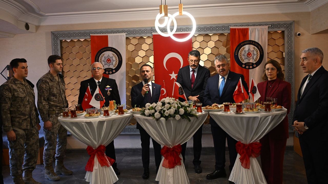 Veysel Tipioğlu, Kocaeli Emniyet Teşkilatı’nı Ziyaret Ederek Bayram Sevincini Paylaştı