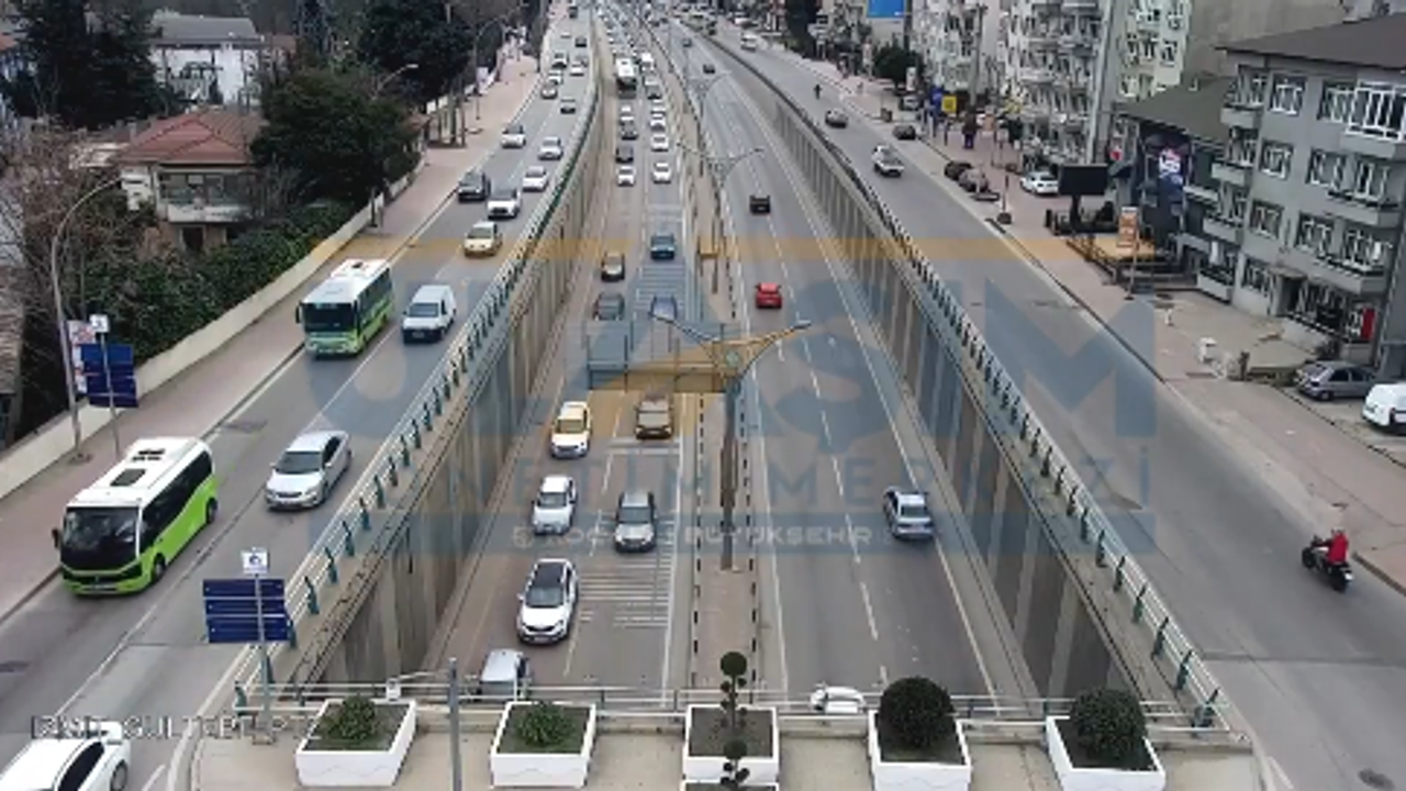 Kocaeli’de kritik noktada kaza: Seka Tüneli sonrası D100’de uzun araç kuyrukları oluştu