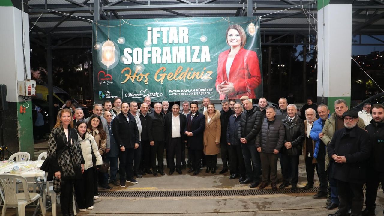 İzmit Belediyesi Ramazan Sofrasını Doğu Kışla’da Kurdu