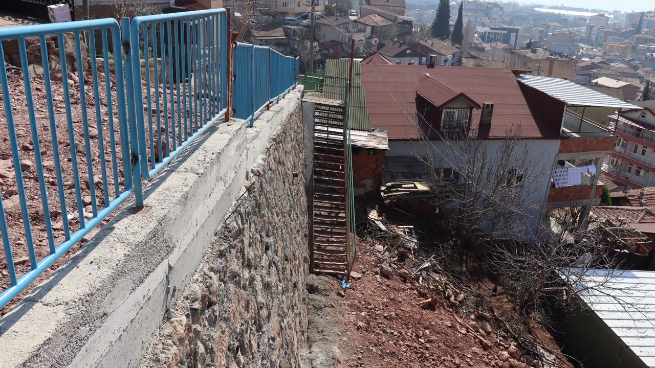 İzmit Belediyesi Yenidoğan’da tehlikeli alanı güvenli hale getirdi