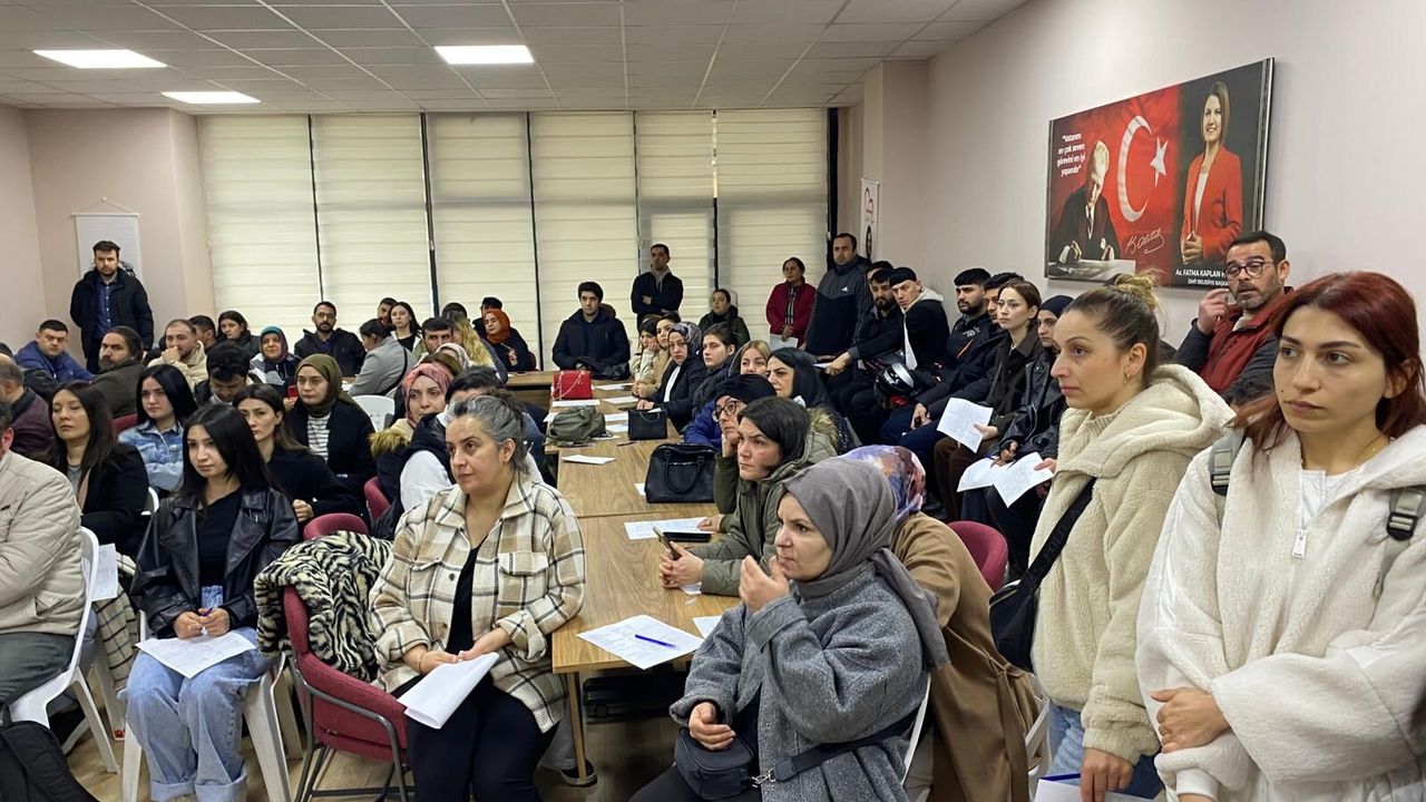 İzmit Belediyesinden İstihdama Köprü: Firma ile Vatandaş Aynı Masada