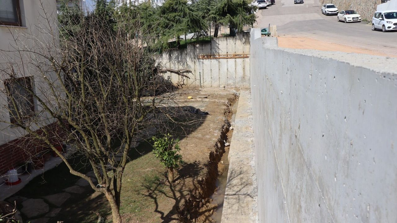 İzmit Belediyesinden Tüysüzler Mahallesi’ne Yeni İstinat Duvarı