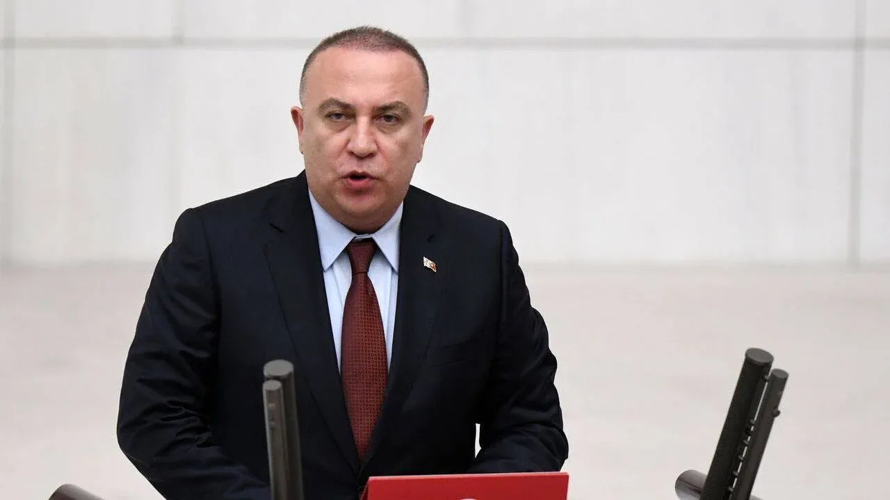 MHP’de Sürpriz İstifa: İzzet Ulvi Yönter Görevinden Ayrıldı