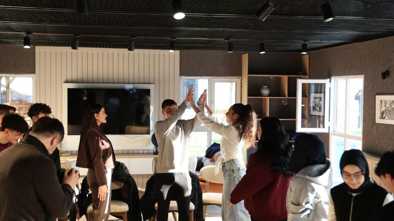 Kartepe’de “Bir Sofra Bir Hikâye” Genç Akademi Buluşmaları