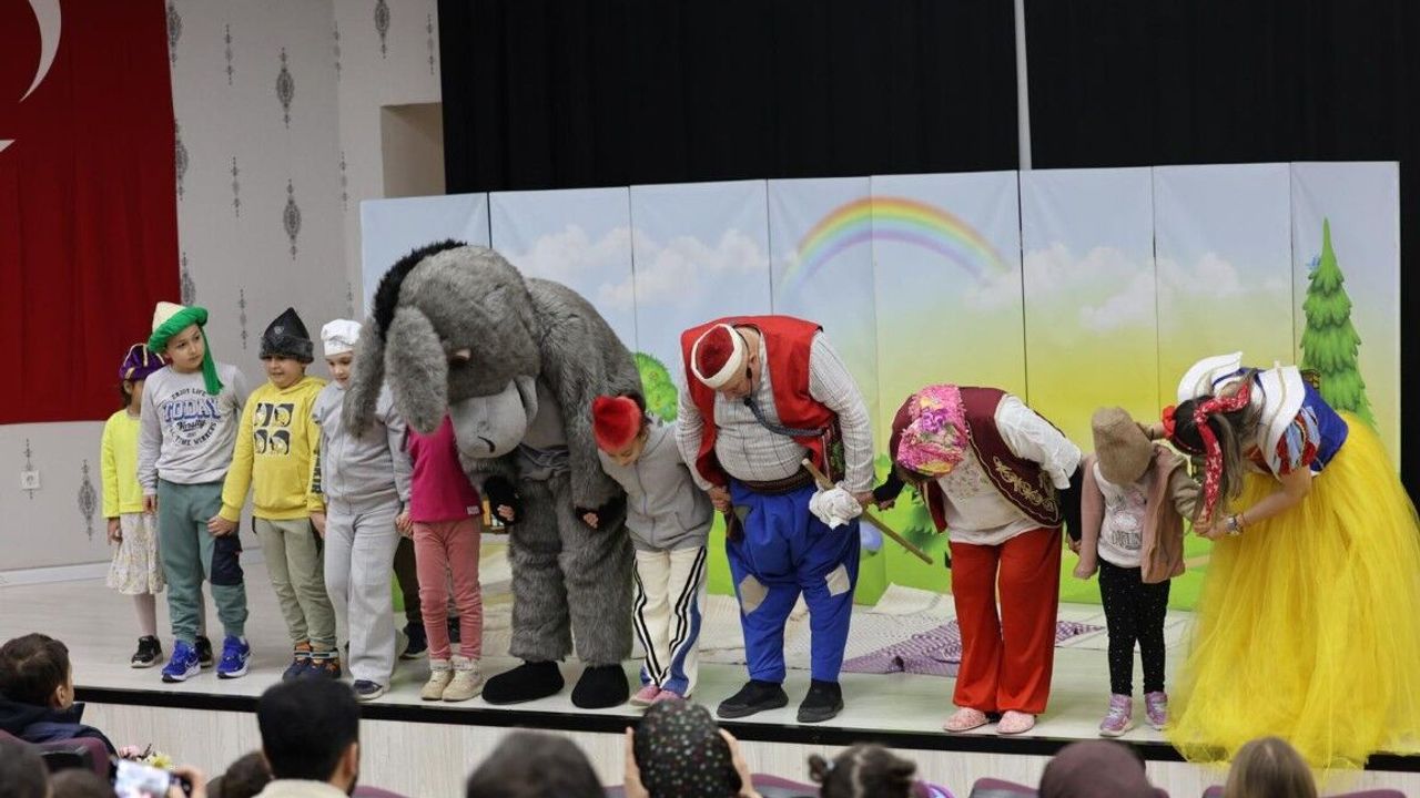 Kartepe’de Ramazan coşkusu: Çocuklar tiyatro ve eğlenceyle buluştu