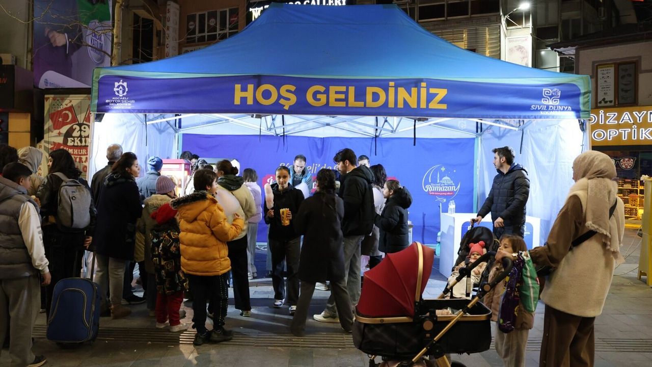 Kocaeli Camilerinde Kadir Gecesi’nde Kandil Simidi Geleneği Sürdü