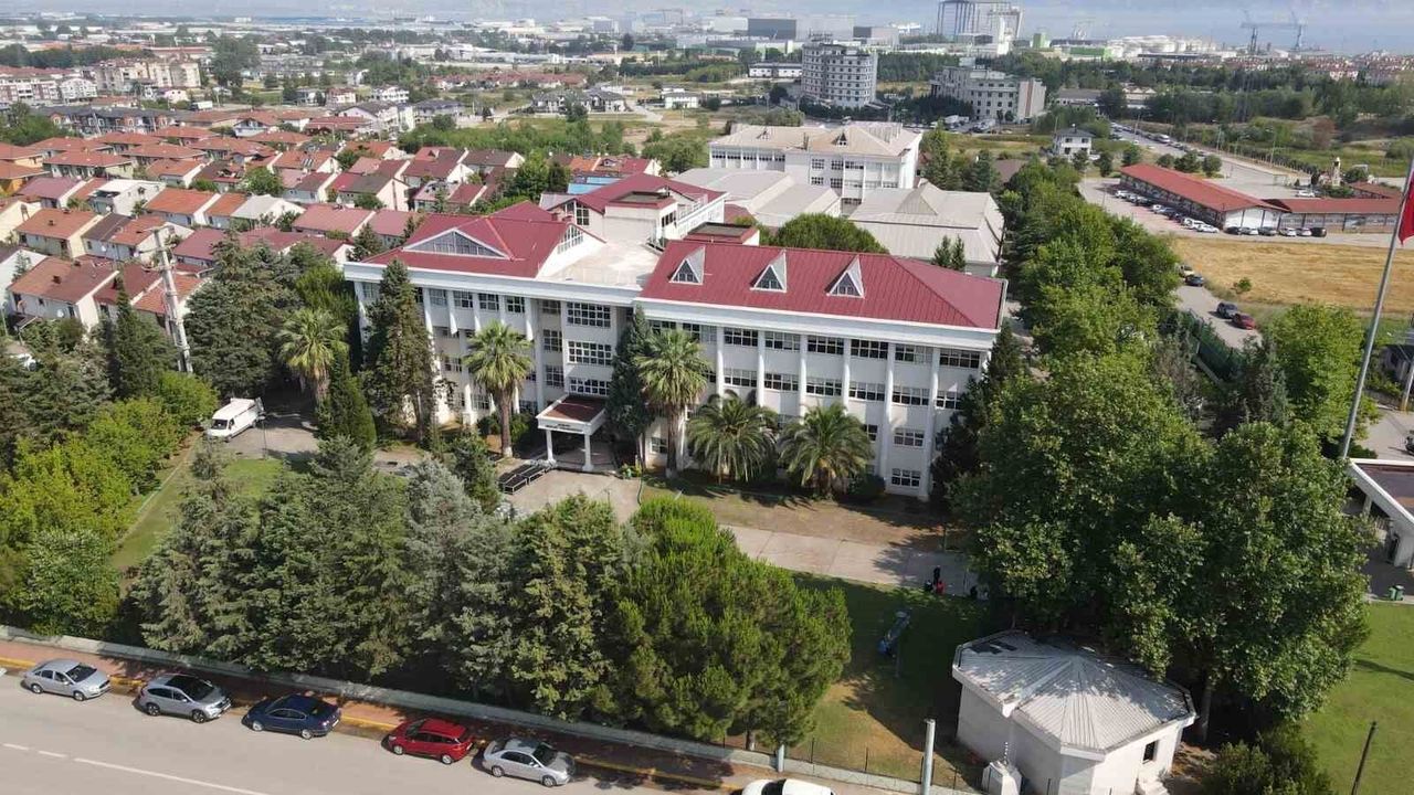 Türkü tutkunlarını bir araya getiriyor: Lüleburgaz’da Kocaeli Üniversitesi konseri