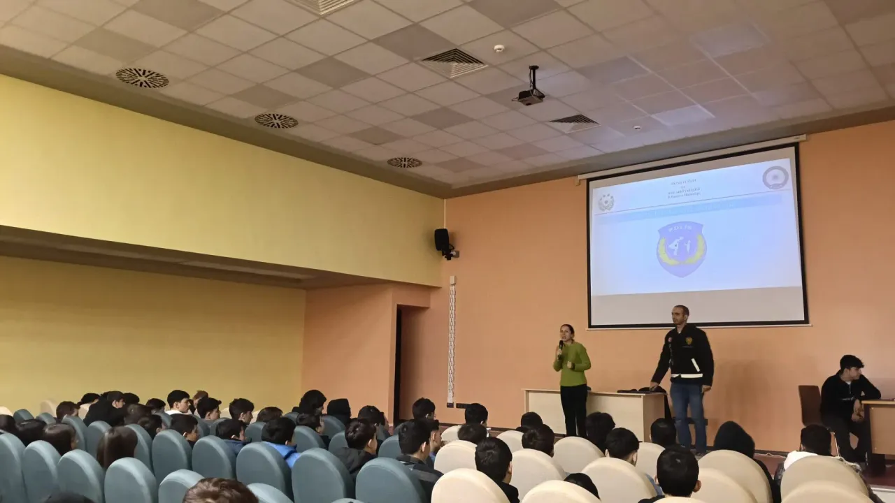 İzmit’te Okul Çevrelerinde Sıkı Denetim: 10 Dilenen Çocuk Ailesine Teslim Edildi