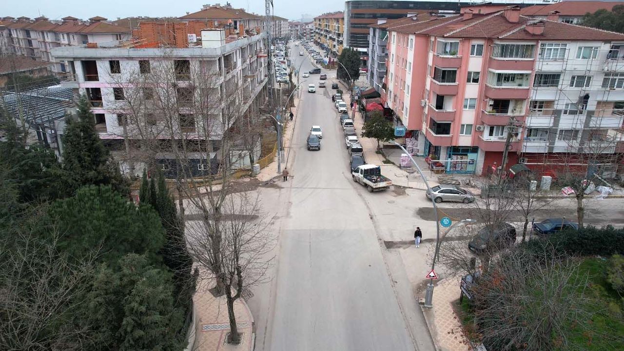 Körfez’de 28 Sokakta Büyükşehir Üstyapı Çalışması