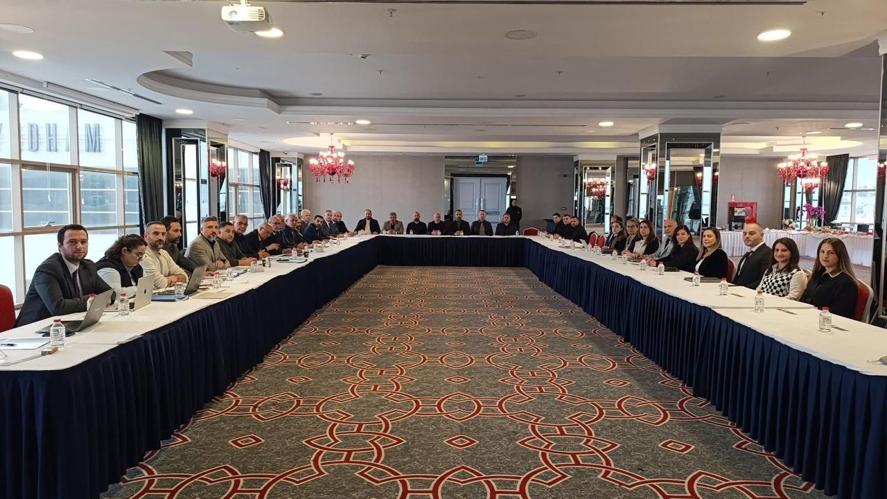 Lastik İş ve İşveren Arasında 3. Toplantı Geride Kaldı: Zam Görüşmeleri Sürüyor