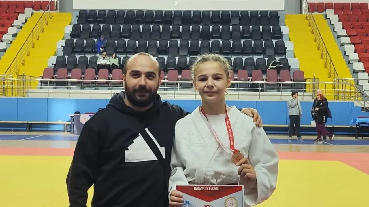 Okul Sporları Judo Şampiyonası’nda Özge Çolak’tan Bronz Madalya