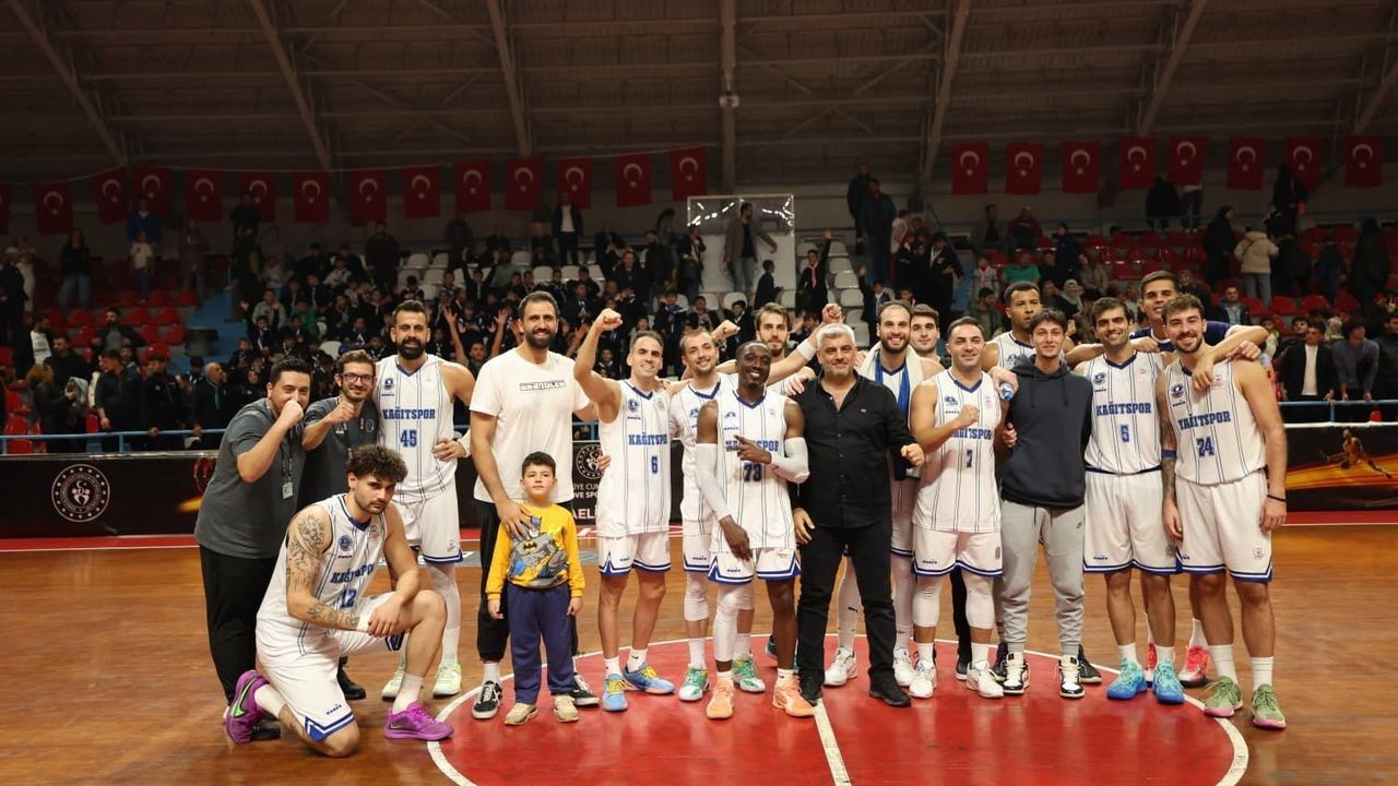 Kocaeli Kağıtspor’da Takım Ruhu Sahada ve Tribünde