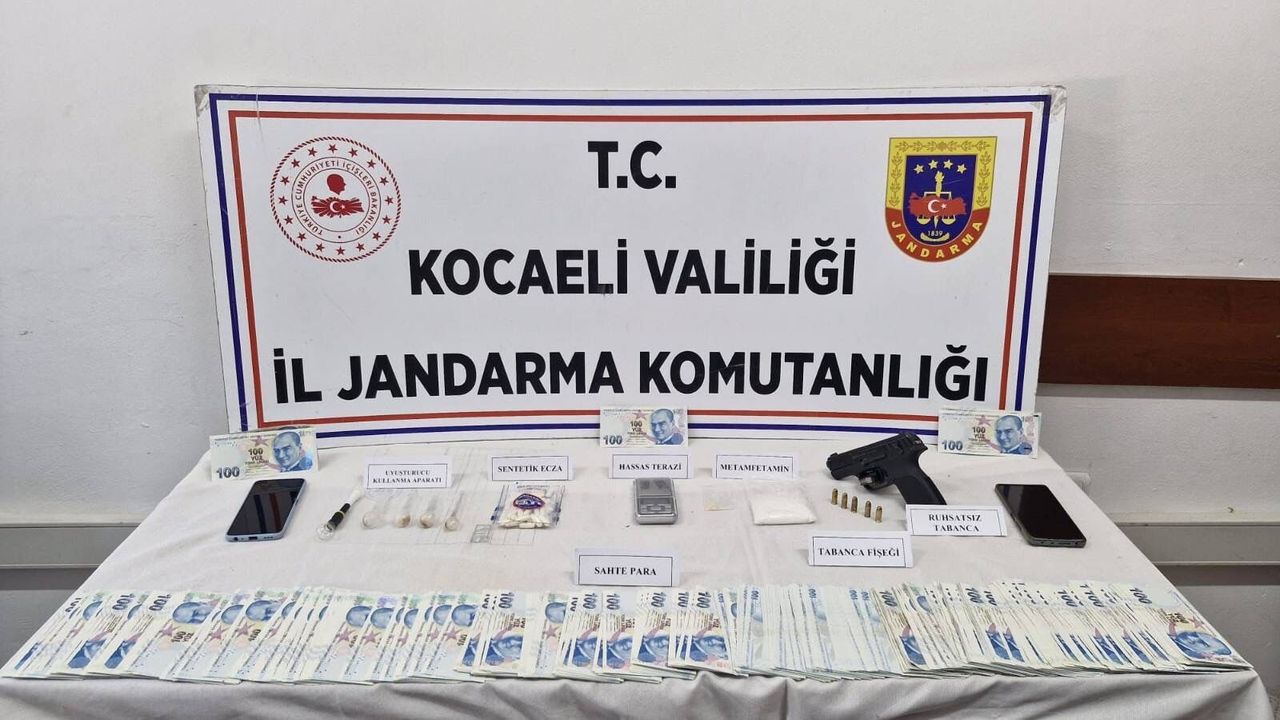 Kocaeli’de Kaçakçılık Operasyonu: Silah, Uyuşturucu ve Sahte Para Ele Geçirildi