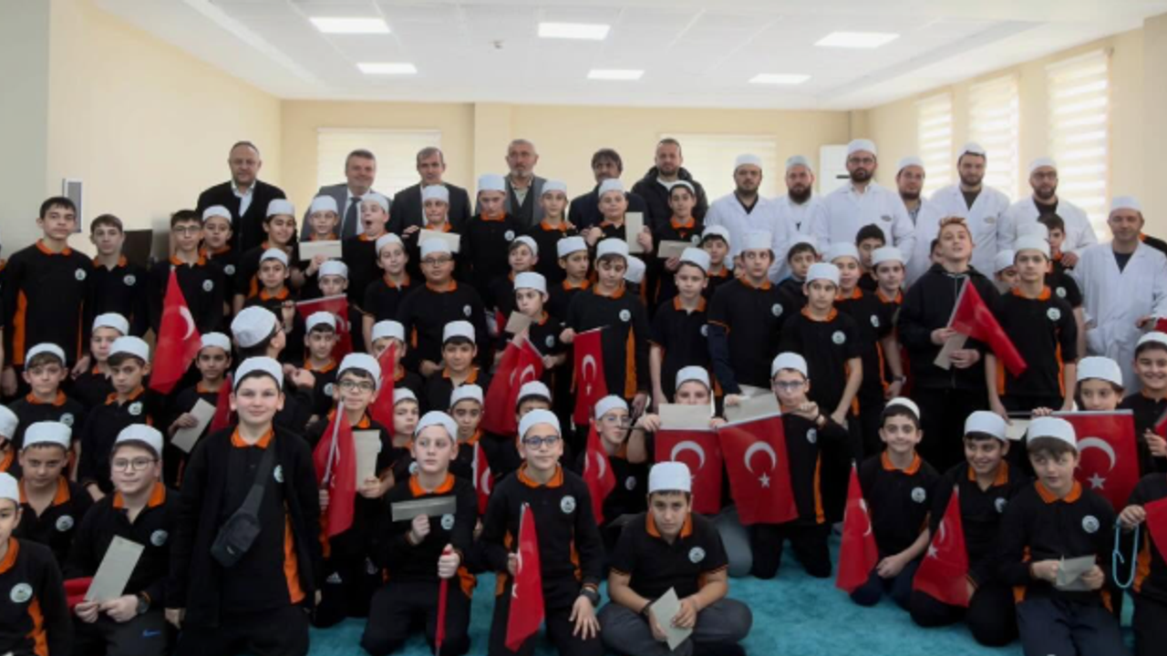 Yuvacık Kur'an Kursu'ndan 20 hafız umre yolcusu