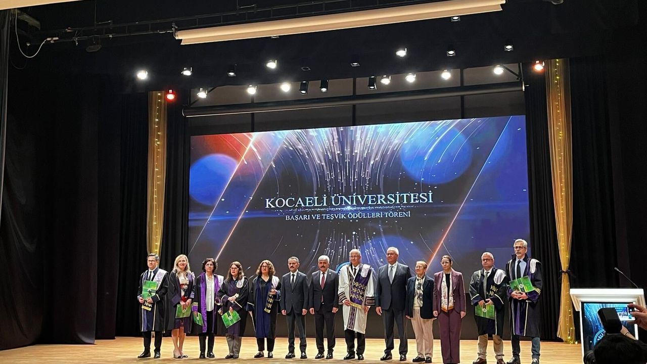 Kocaeli Üniversitesi’nde Başarı ve Teşvik Ödülleri Sahiplerini Buldu