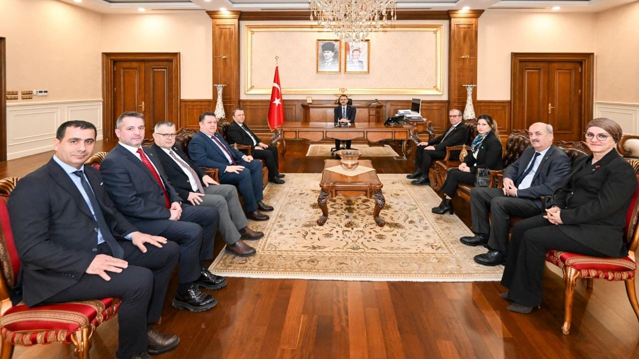 Kocaeli SMMM Odası Başkanı Çakır ve Yeni Yönetimi, Vali Aktaş’ı Ziyaret Etti
